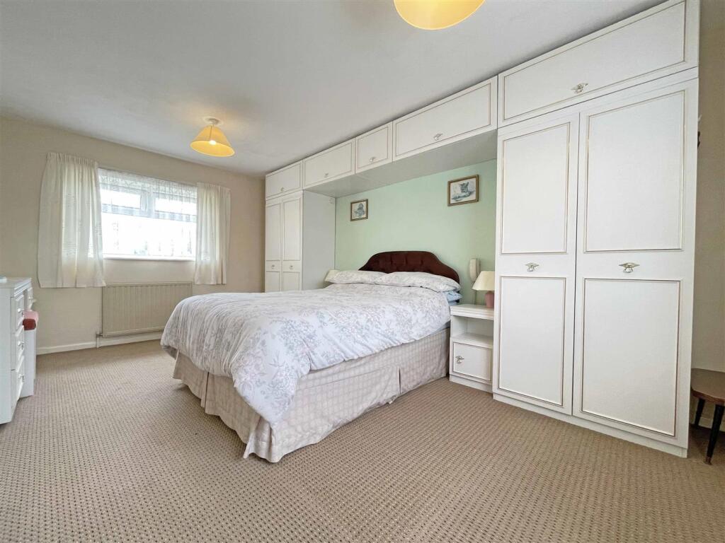 Flamborough Way 6 - Master Bedroom.jpg