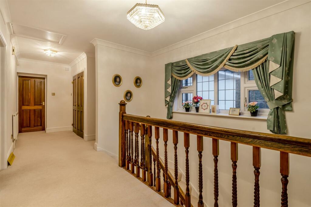 8528405-interior45.jpg