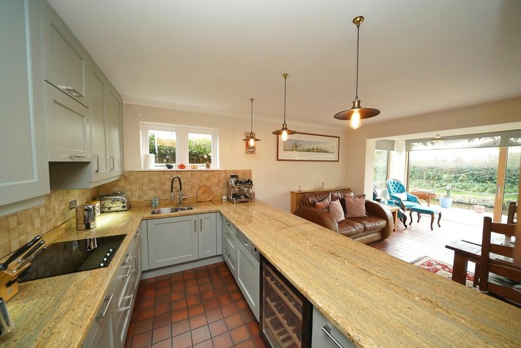 Family room/Livin...