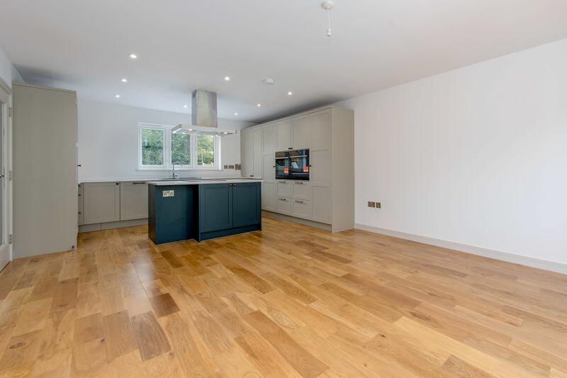 Kitchen/family room (7a)