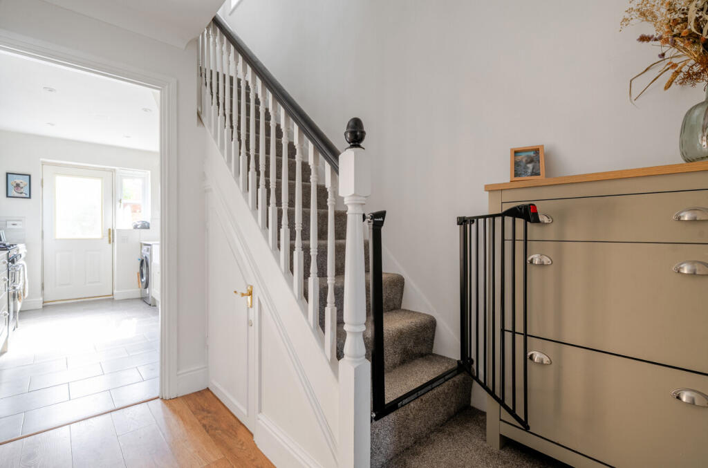 1348371-14-68b704...