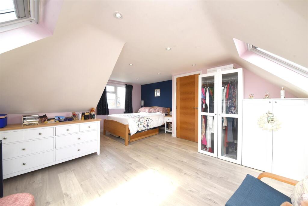 2_Elmwood_Court_Pic_7.jpg