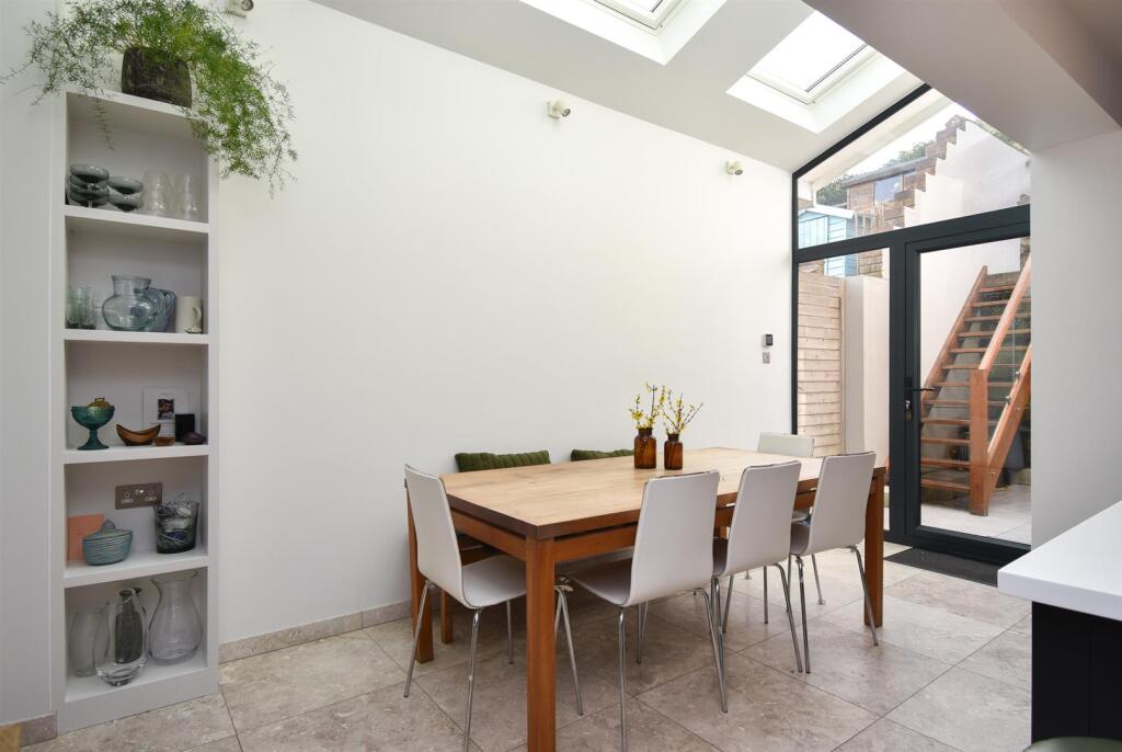 Open plan kitchen/diner