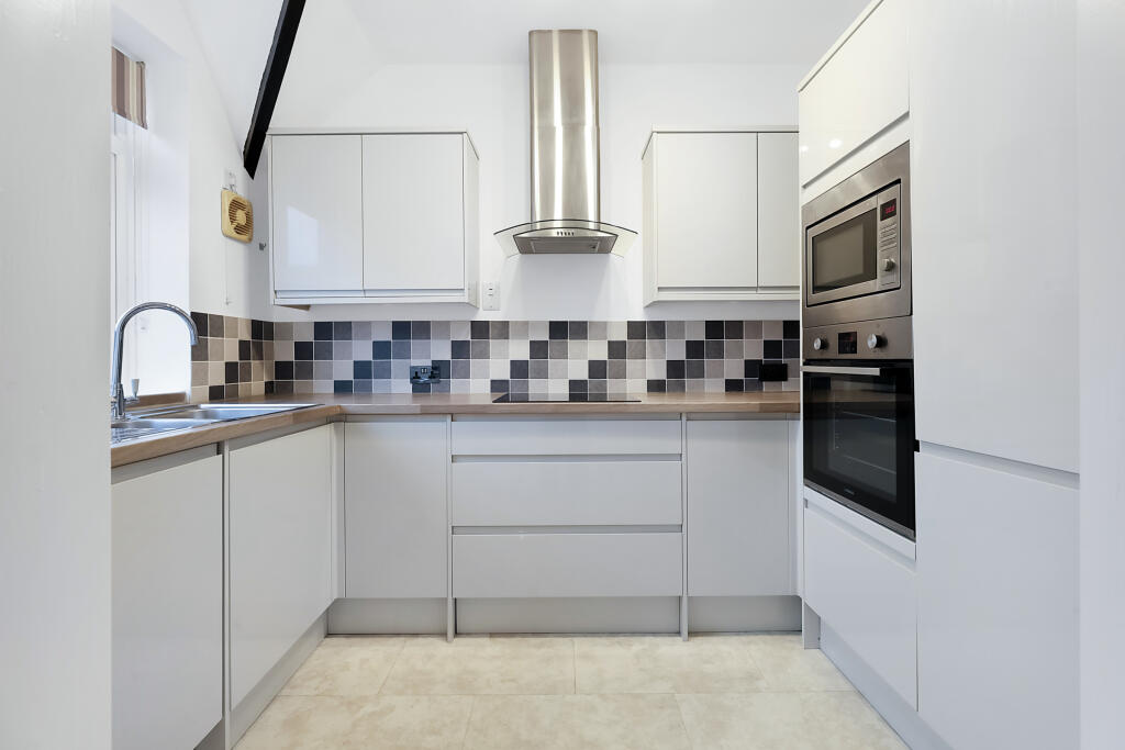 High Trees Court, Horsehill, Norwood Hill, Horley, RH6