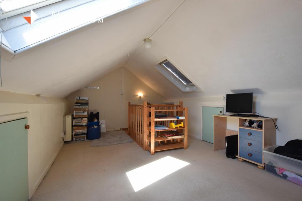 SECOND FLOOR: LOFT ROOM