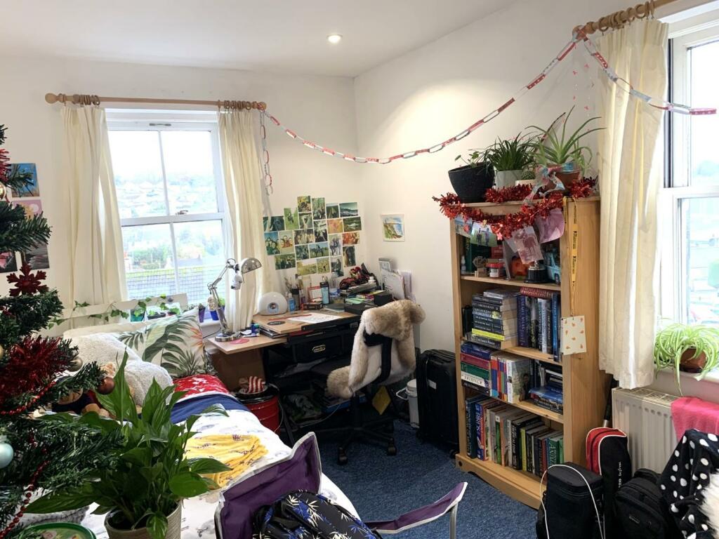 Bedroom 2.JPG