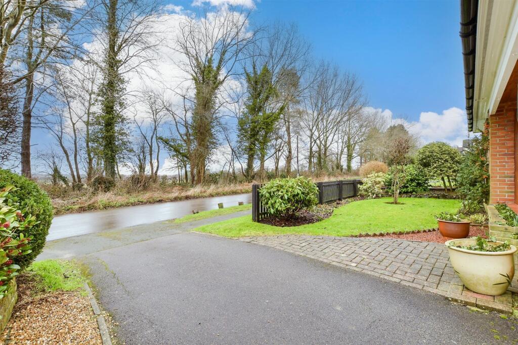 Driveway/Parking