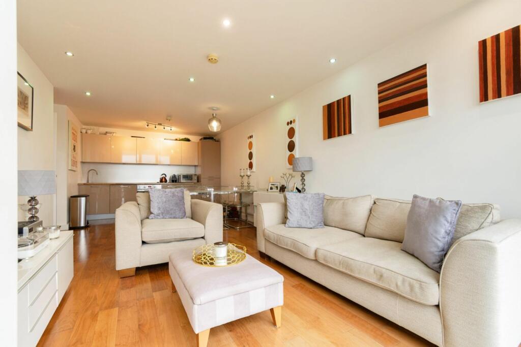 Lounge / Kitchen