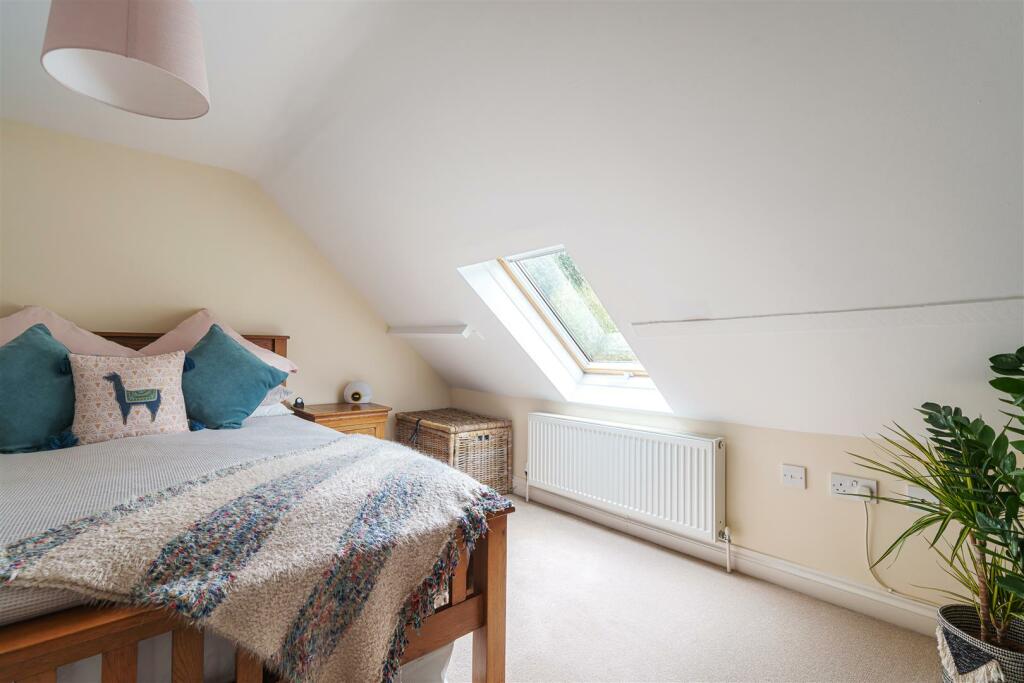 Bed 2.jpg