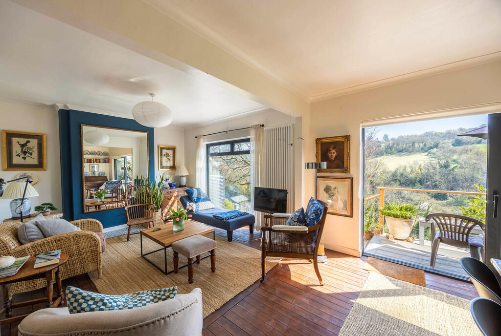 Sitting/Dining Ro...