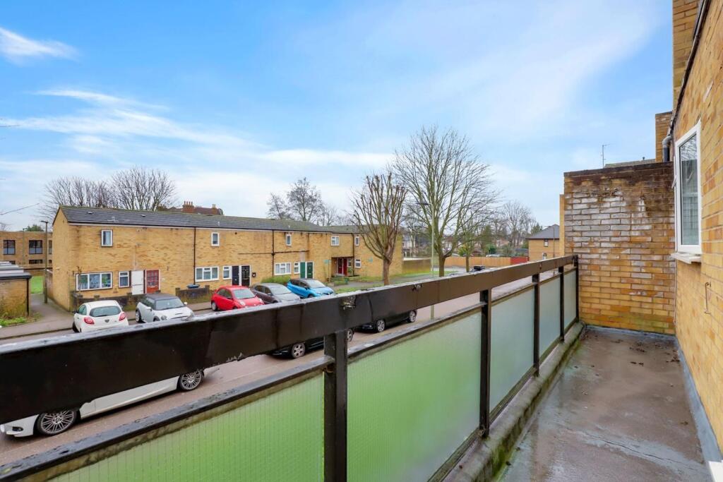 13-6fbeJHPropWpen - 37 Bredhurst Close - 37-medium