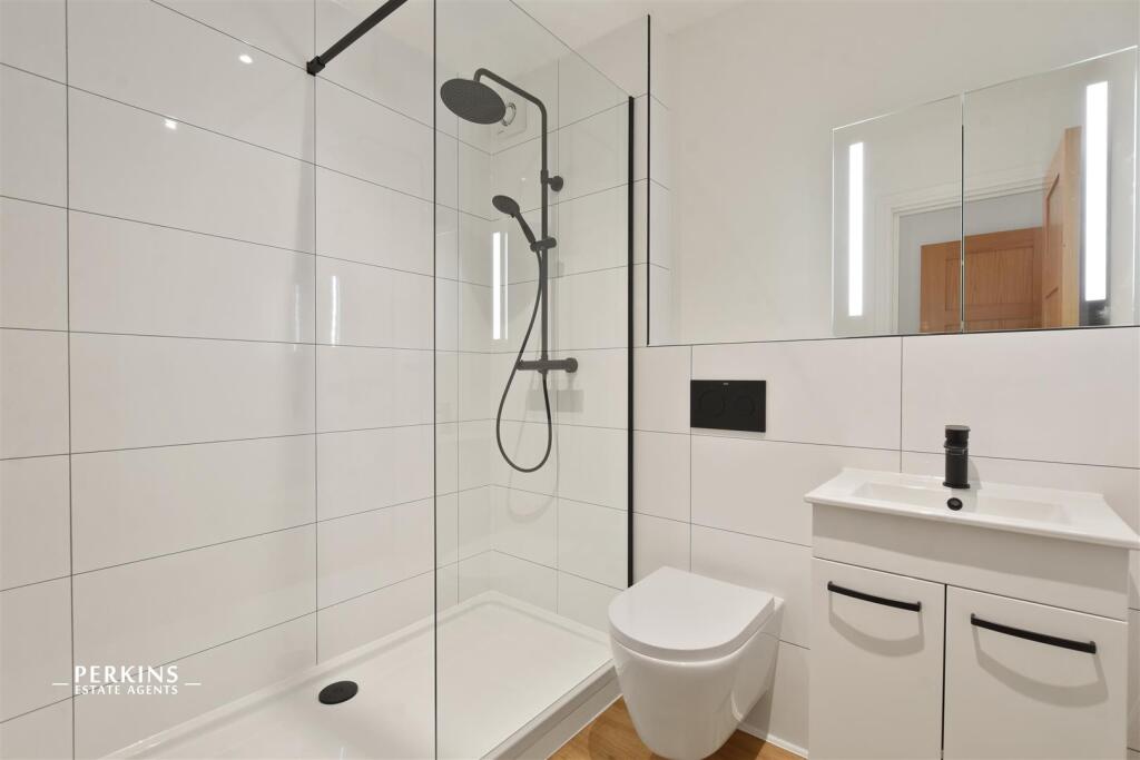 ensuite.JPG