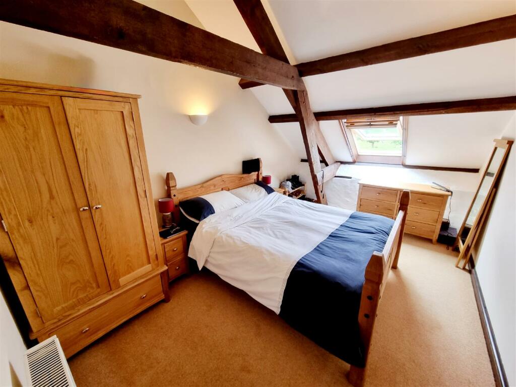 Bed 2.jpg