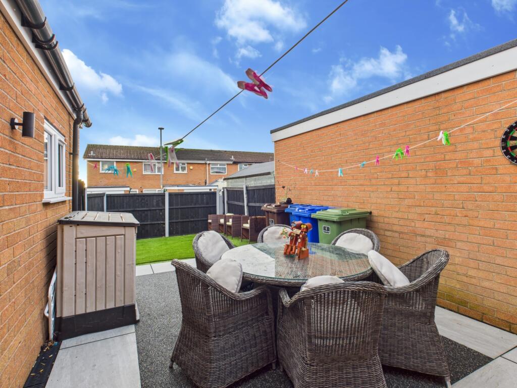 CAM03729G0-PR0198-STILL020