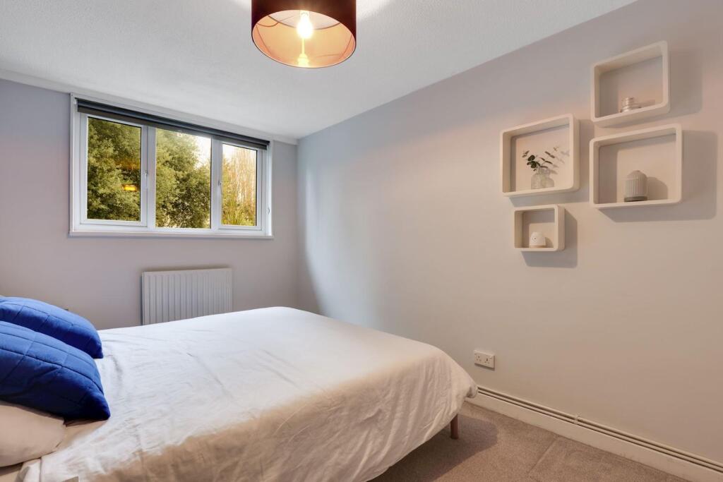 03-1f46JHPropworld - 6 Colvin Close - 19-medium.jp