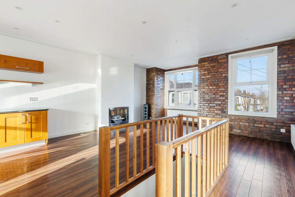 99 Leslie Road N2...