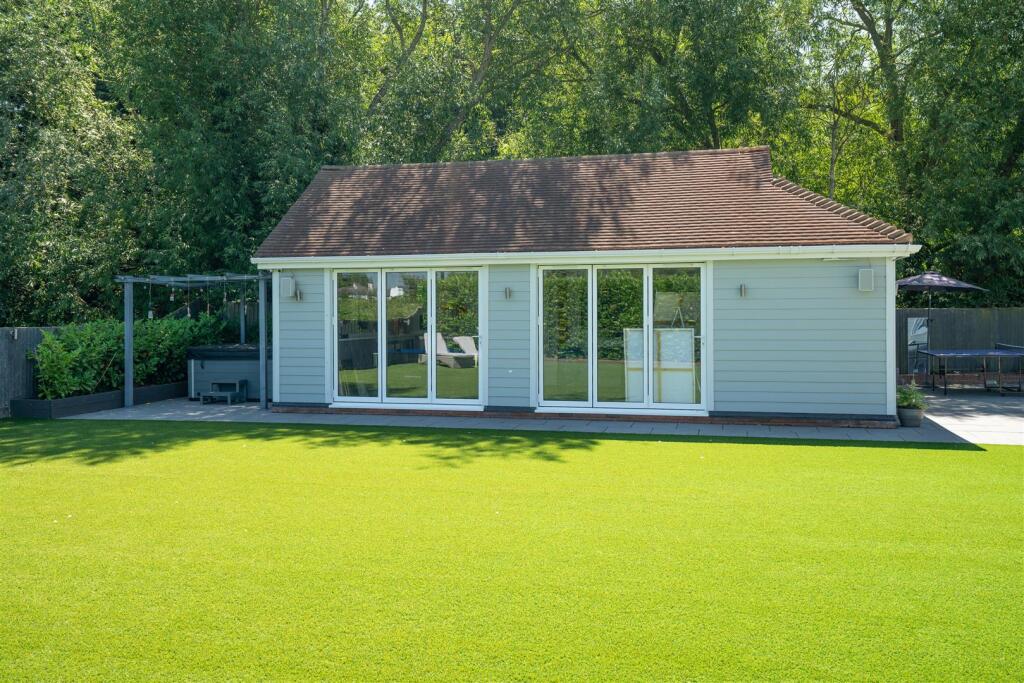 Garden Studio/Potential Annexe