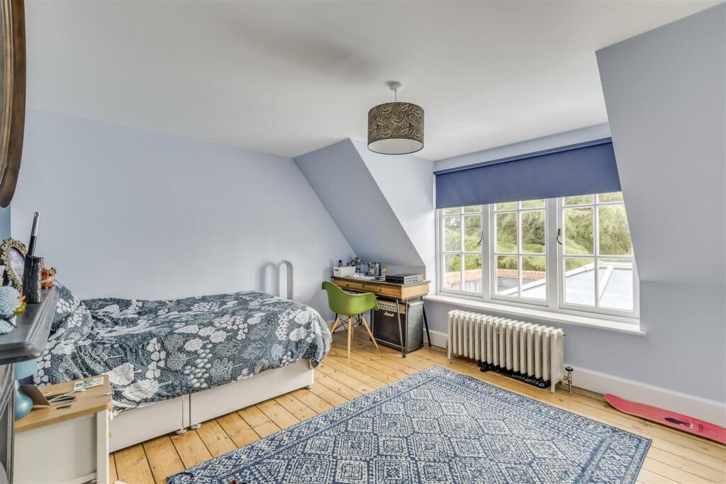 Norton Way South 334-20.jpg