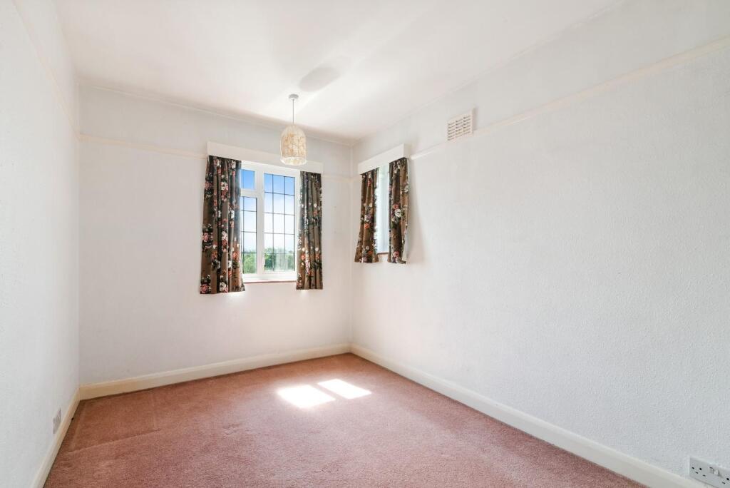 PEMBROKE CLOSE (10).jpg