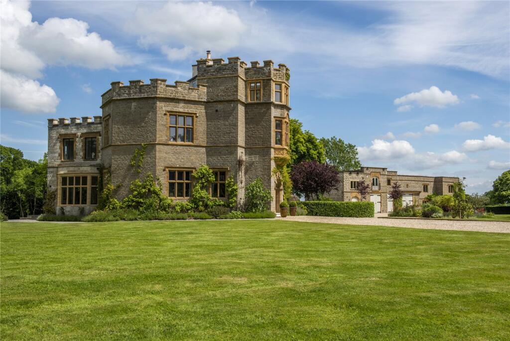 Hilfield Manor