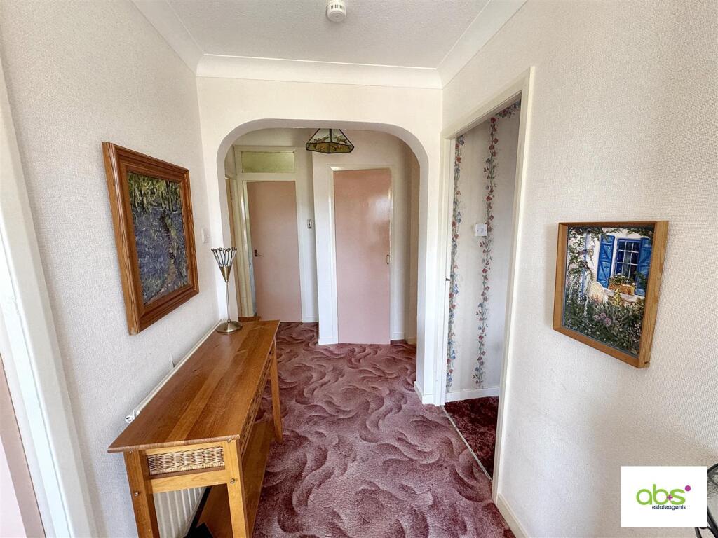 Entrance Vestibule : Hallway