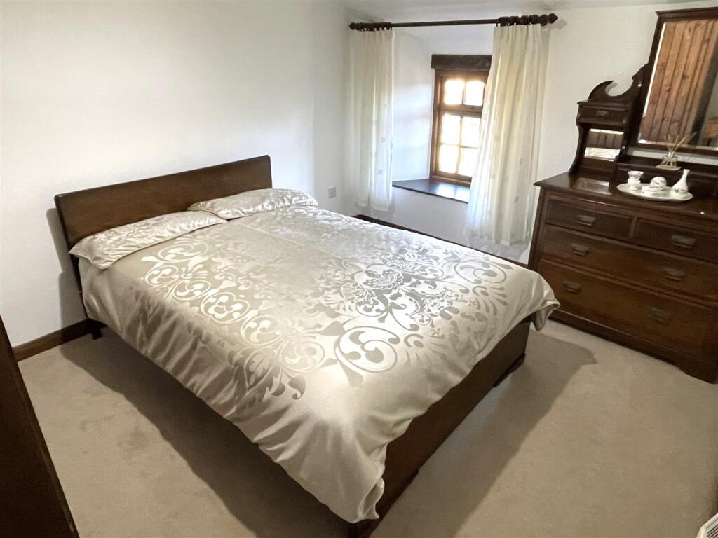 Bed 2.JPG