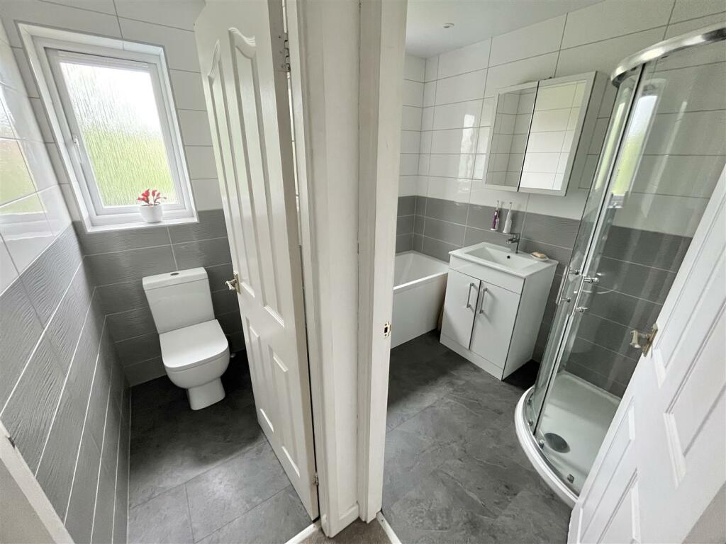 WC Shower Room.jpg