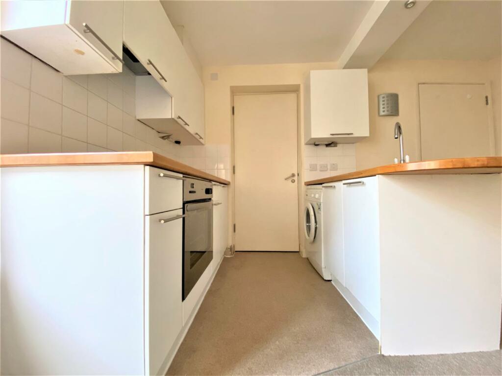 Kitchen 2.jpg