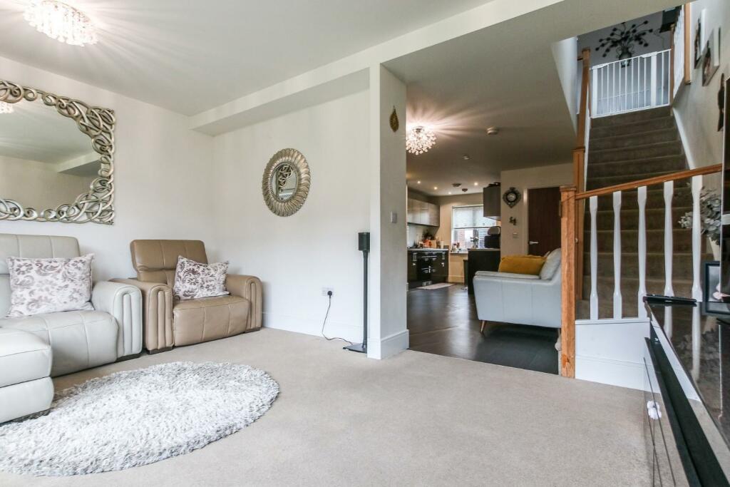 Sitting room thru to Kitchen.jpg