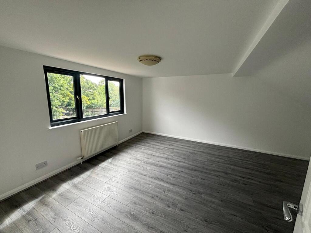 Lounge/ Bedroom 5