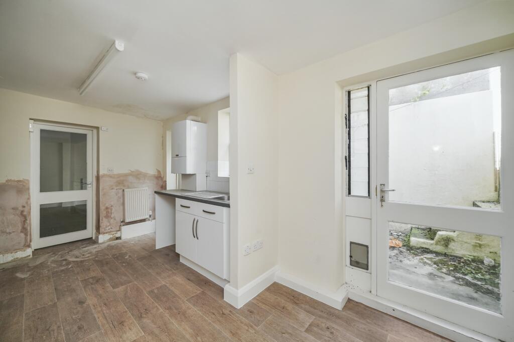 Basement Flat, 88 Lansdowne Place, Hove, BN3 1FH