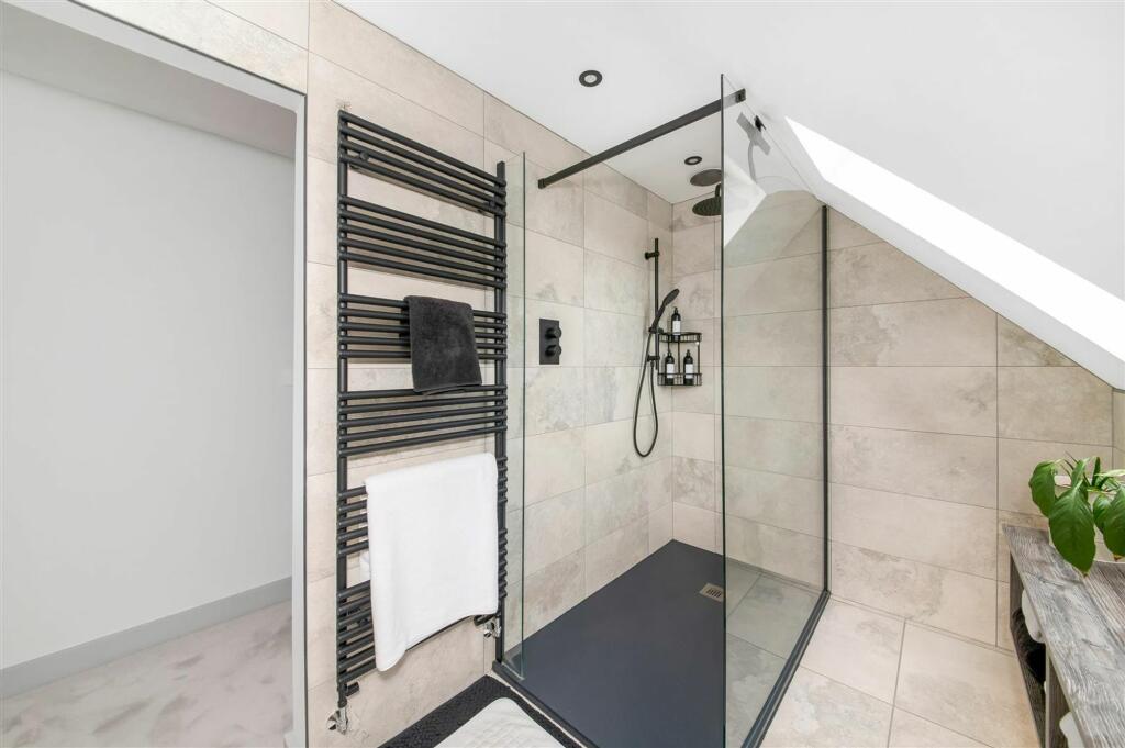 BEDROOM ONE EN-SUITE