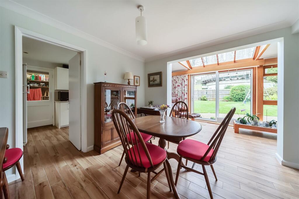 19 Manor Close, Roade