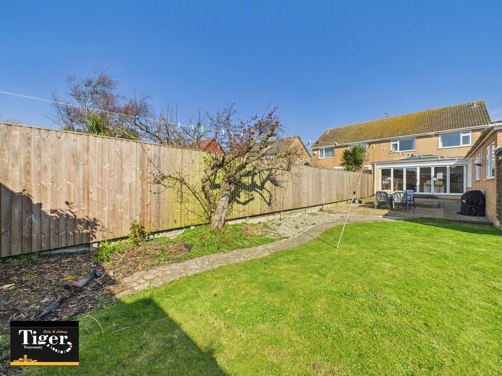 CAM02176G0-PR0523...