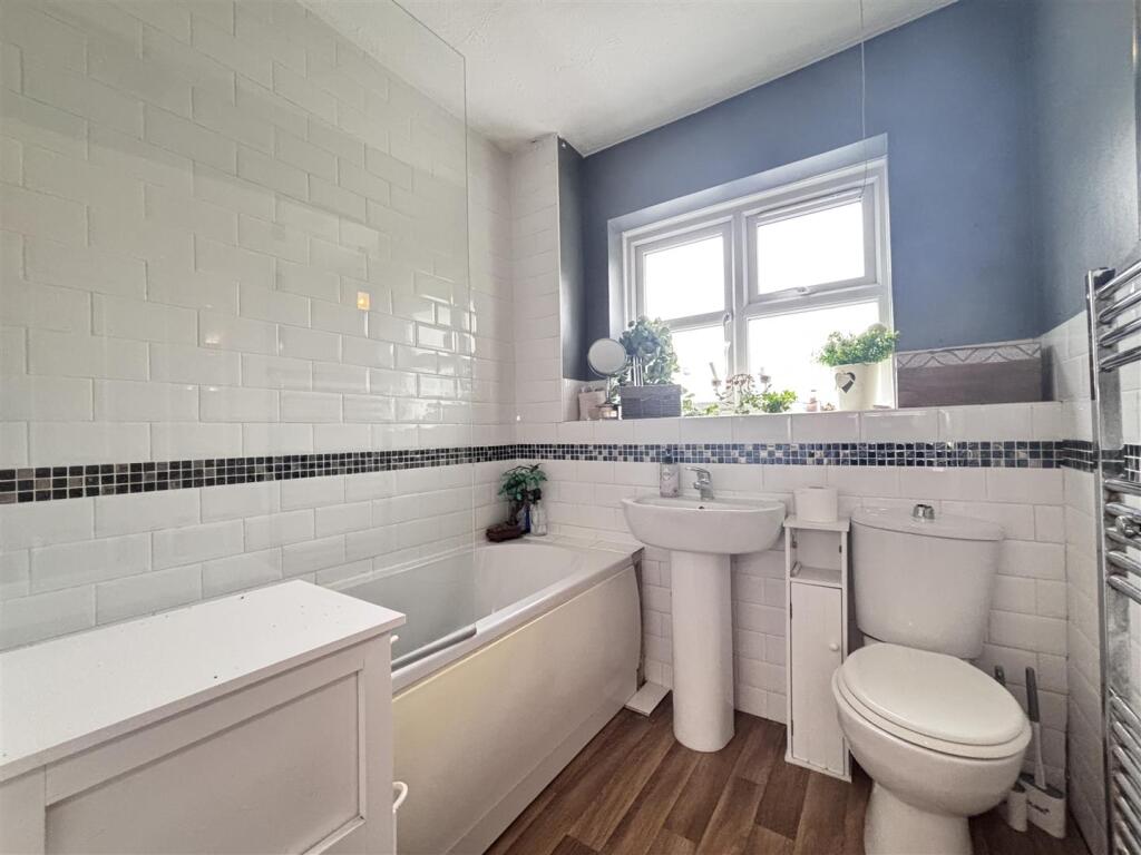 Primrose bathroom.jpg