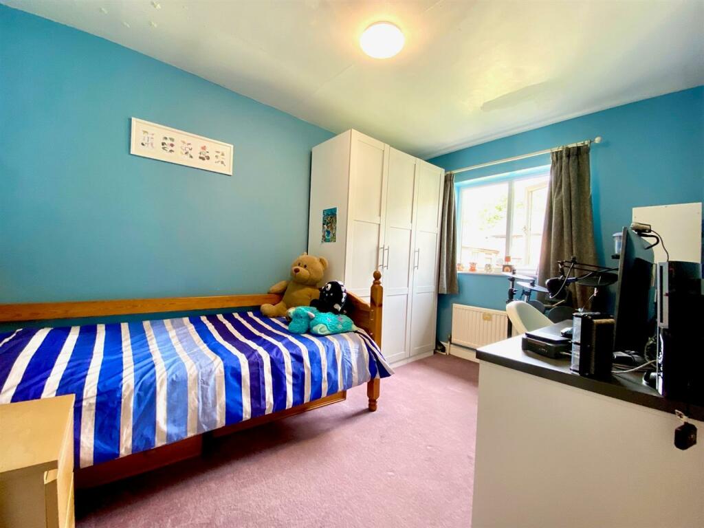 bed 2.jpg