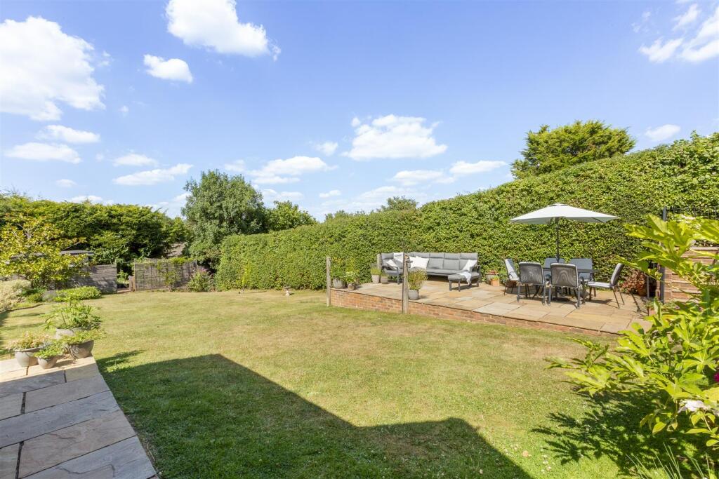 42 Brimmers Hill, HP15 6NP-19.jpg