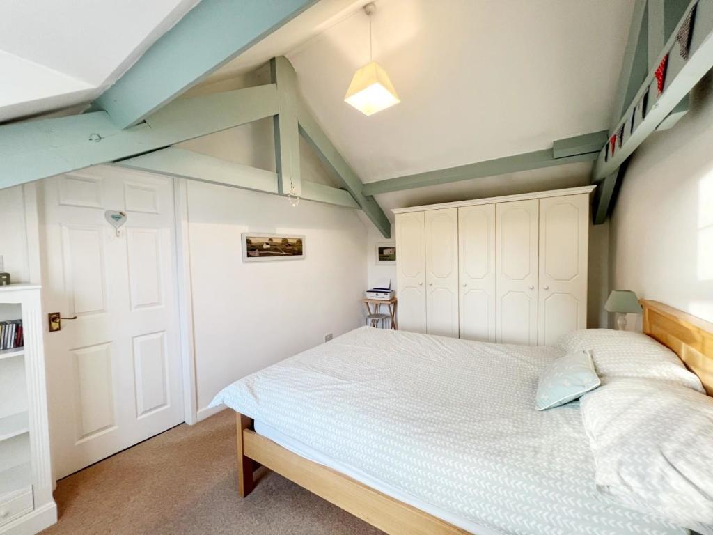 Bedroom 2 pic 3.jpg
