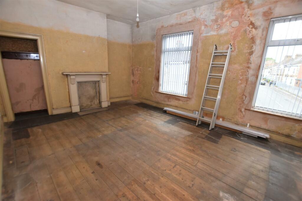 Bedroom One.jpg