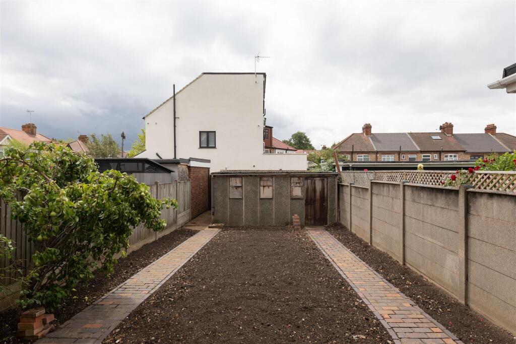 Hall Lane, E4