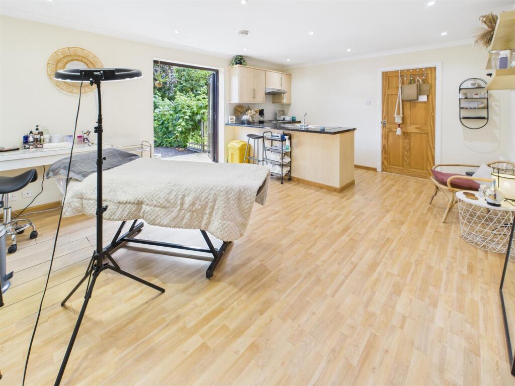 GUEST ANNEXE