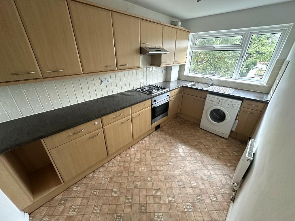 FITTED KITCHEN