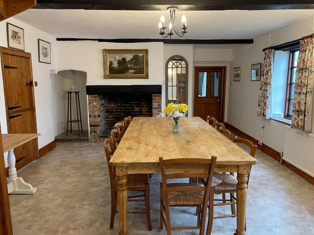dining_room_3_c5qmcy.jpg