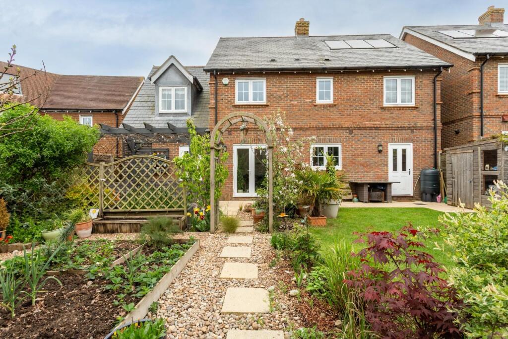 Charlwood Drive-14.jpg