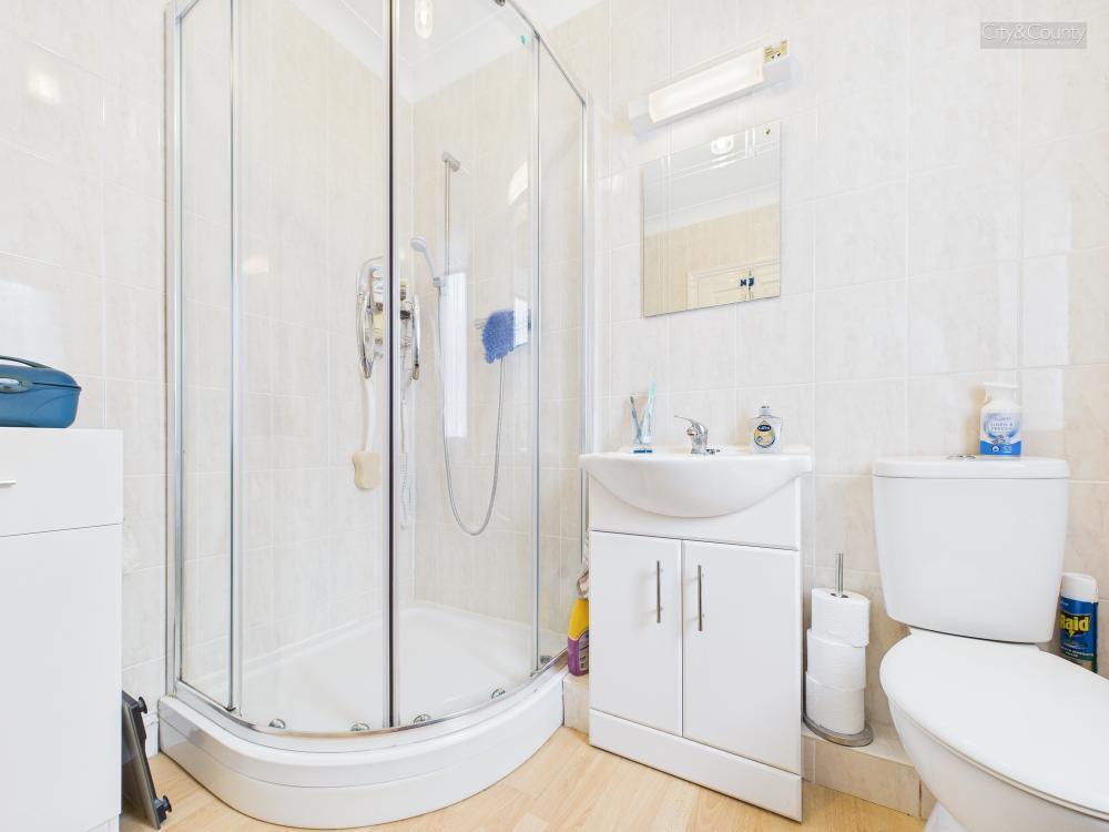 En-Suite to Master Bedroom