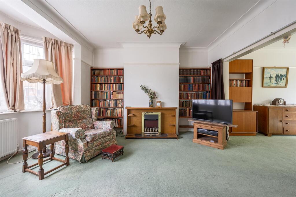 High View Road, E18