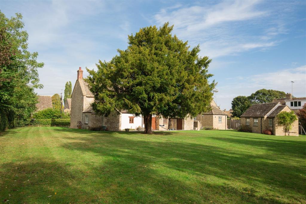 42 43 Down Ampney (print) 50.jpg
