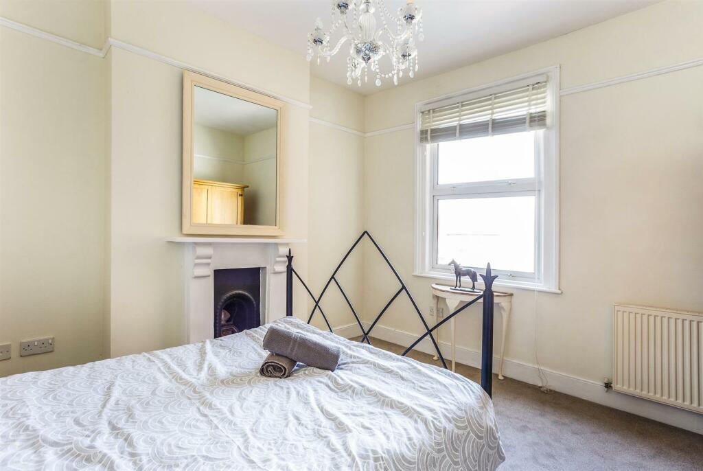 70904_Orwell Villa (16)_low.jpg