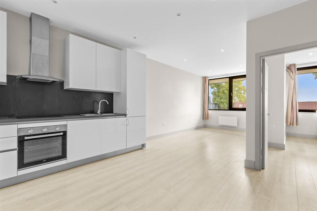 19 Cube House, Quilters Way, HP22 5TB-4.jpg