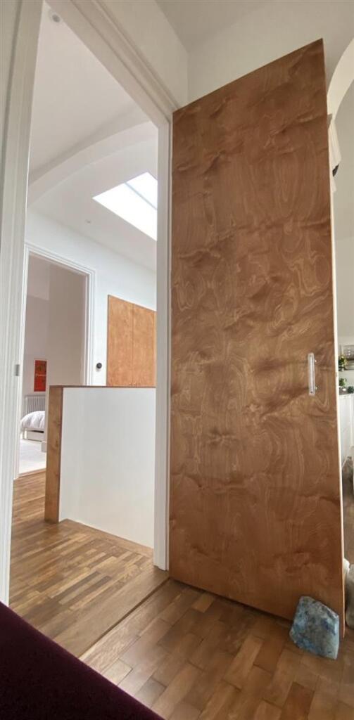 31_KJ29_FrontRoom_door.jpg
